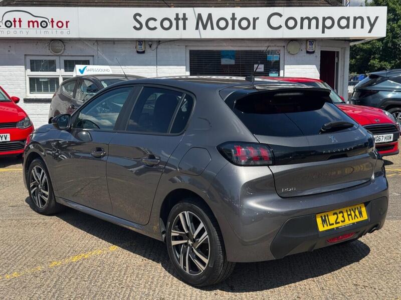 Peugeot 208 view 2