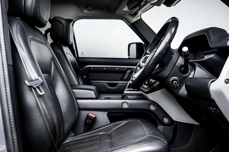 Land Rover Defender 110 view 6