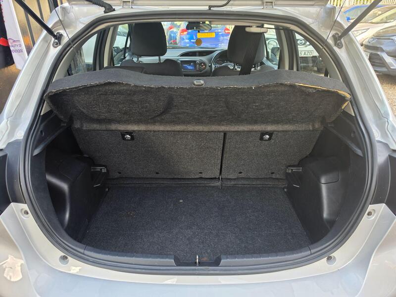 Toyota Yaris 1.5 VVT-h Icon Tech E-CVT Euro 6 (s/s) 5dr thumbnail 40