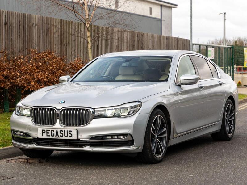 BMW 7 Series view 4