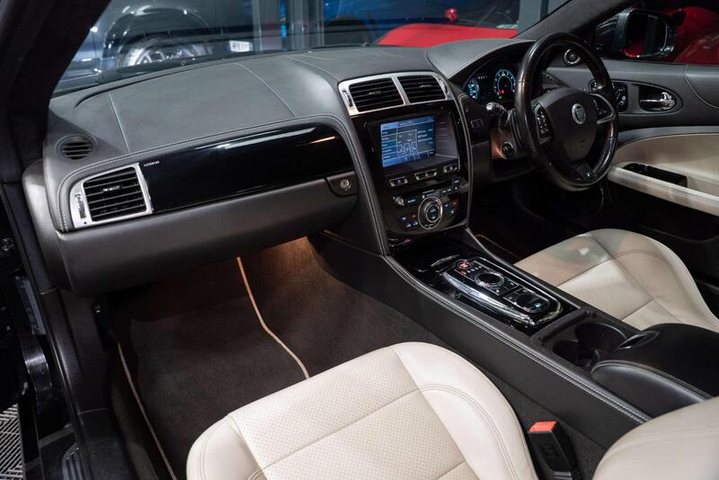 Jaguar XKR view 3