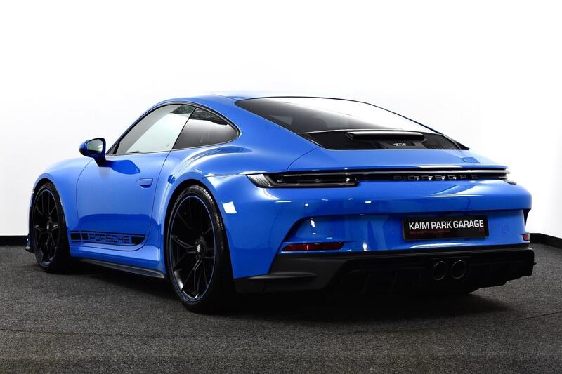 Porsche 911 view 5