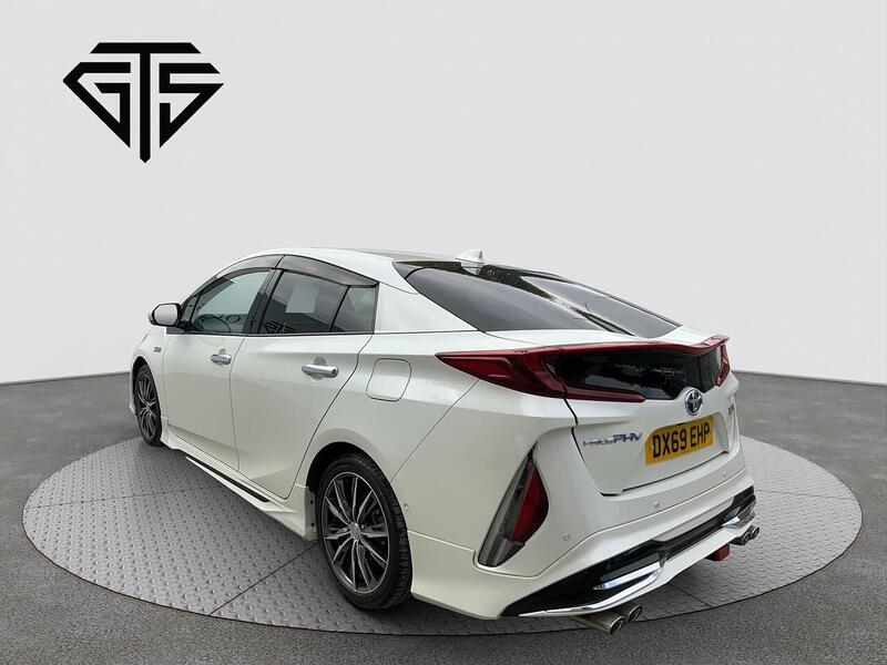 Toyota Prius view 5