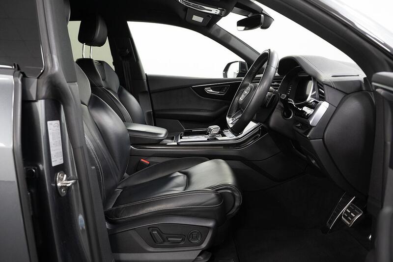 Audi Audi Q8 view 4