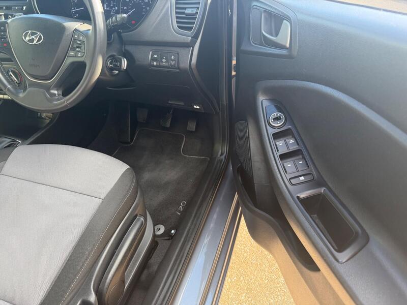 Hyundai i20 view 5