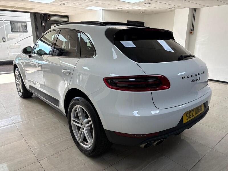 Porsche Macan view 5