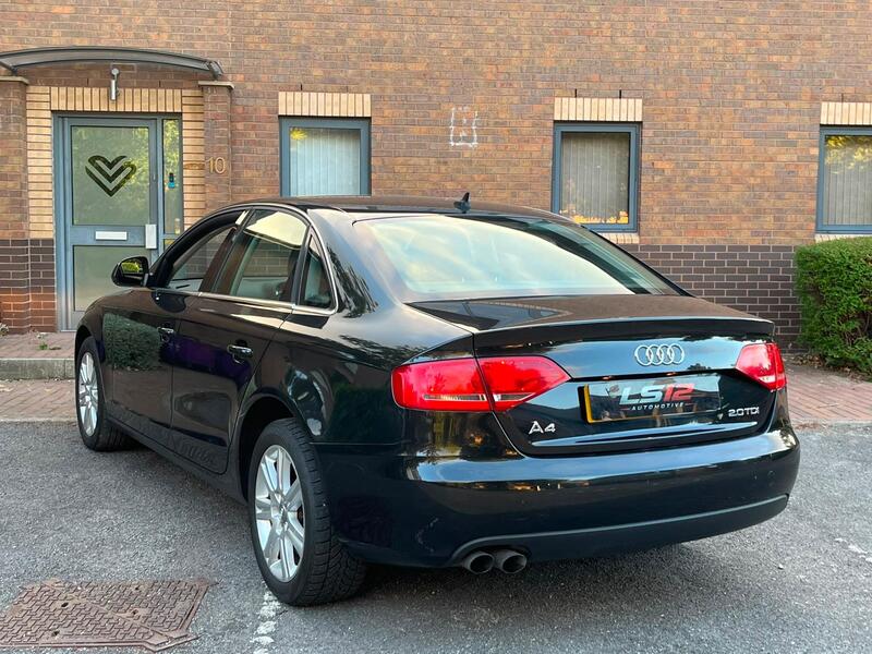 Audi A4 view 4