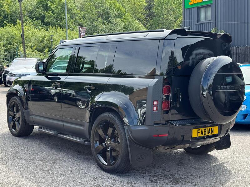 Land Rover Defender 110 view 6
