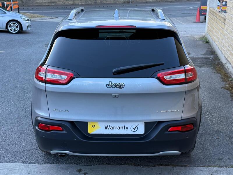 Jeep Cherokee view 4