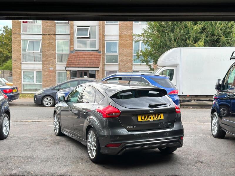 Ford Focus view 6