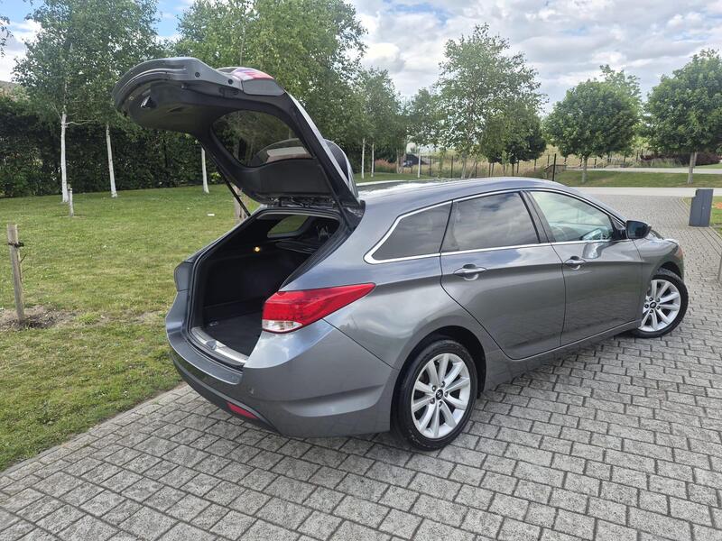 Hyundai I40 view 2