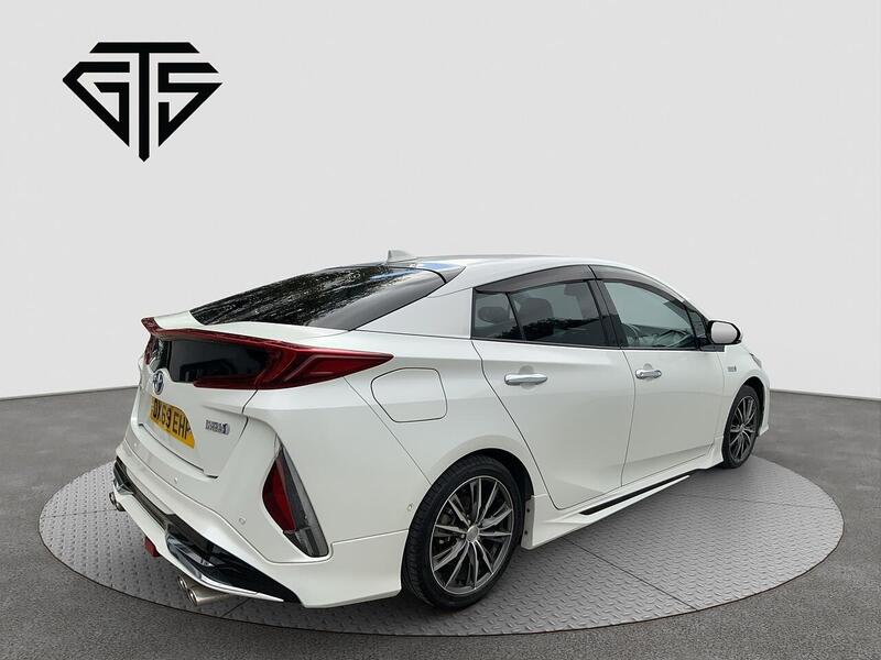 Toyota Prius view 3
