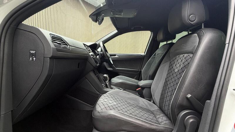 Volkswagen Tiguan view 3
