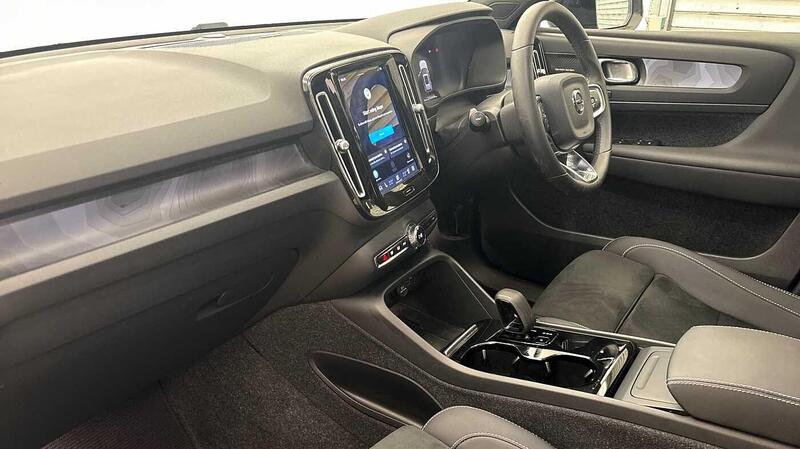 Volvo XC40 view 6