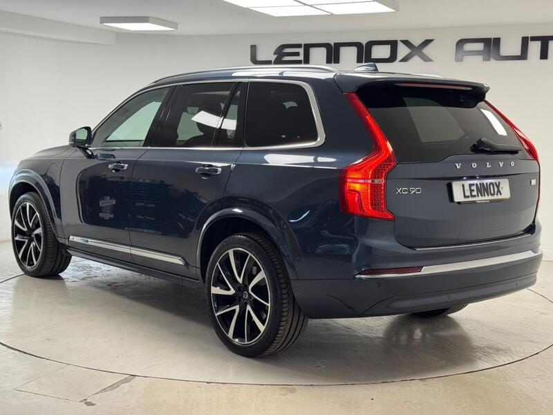 Volvo XC90 view 4