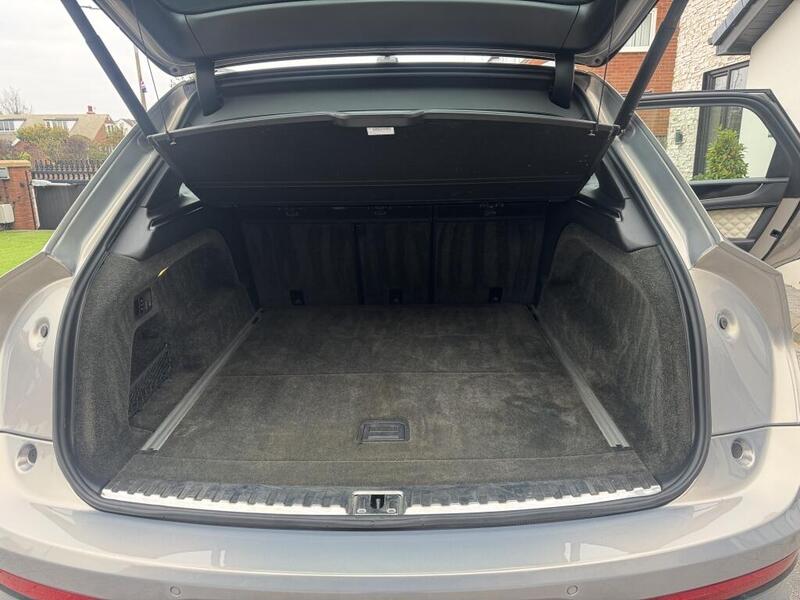 Bentley Bentayga view 16