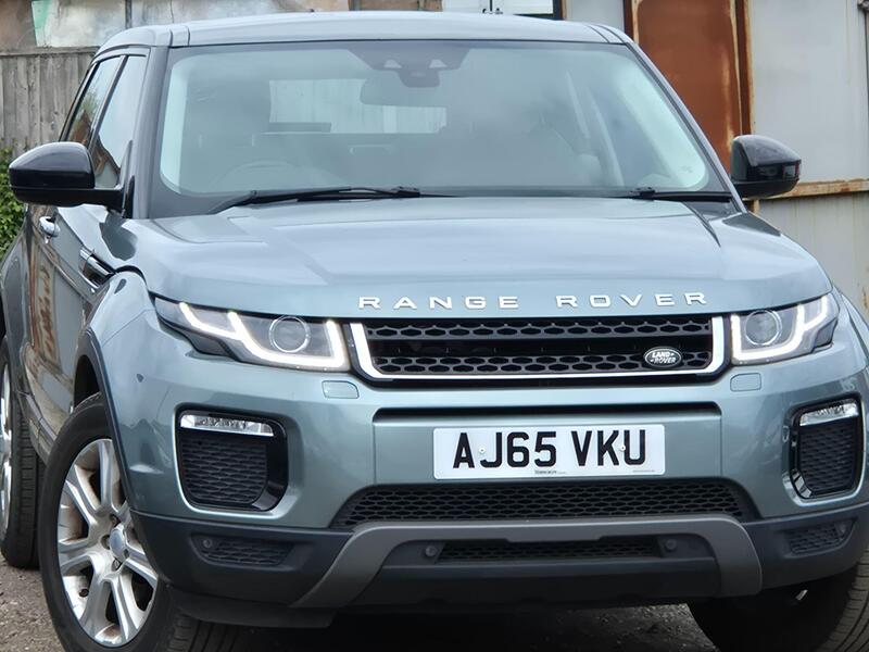 Land Rover Range Rover Evoque view 3