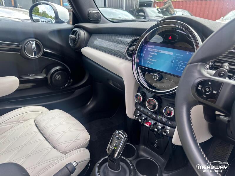 Mini Hatch view 3