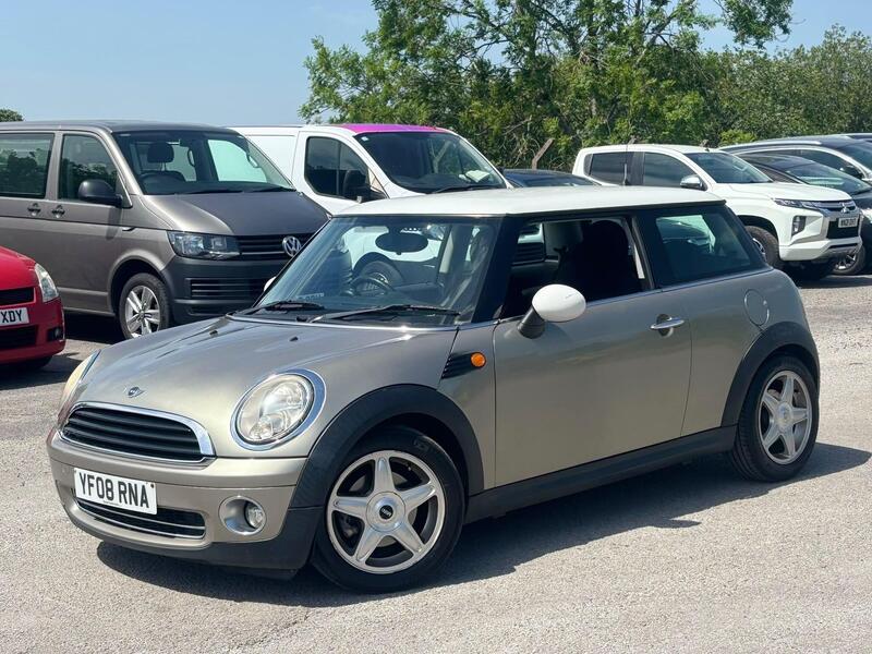 MINI Hatch — photo 1