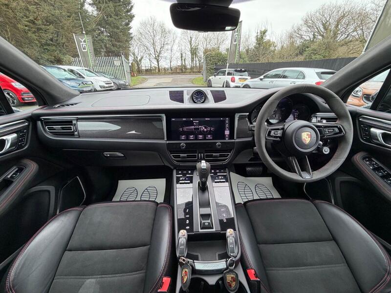Porsche Macan view 7