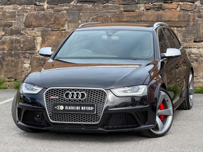 Audi RS4 view 3