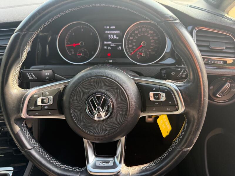 Volkswagen Golf view 3