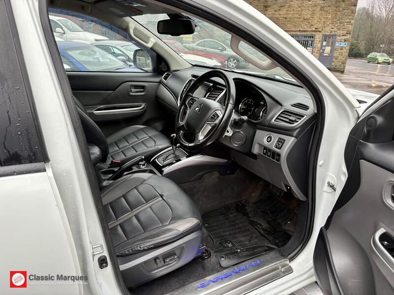 Mitsubishi L200 view 2