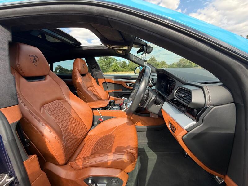 Lamborghini Urus view 4