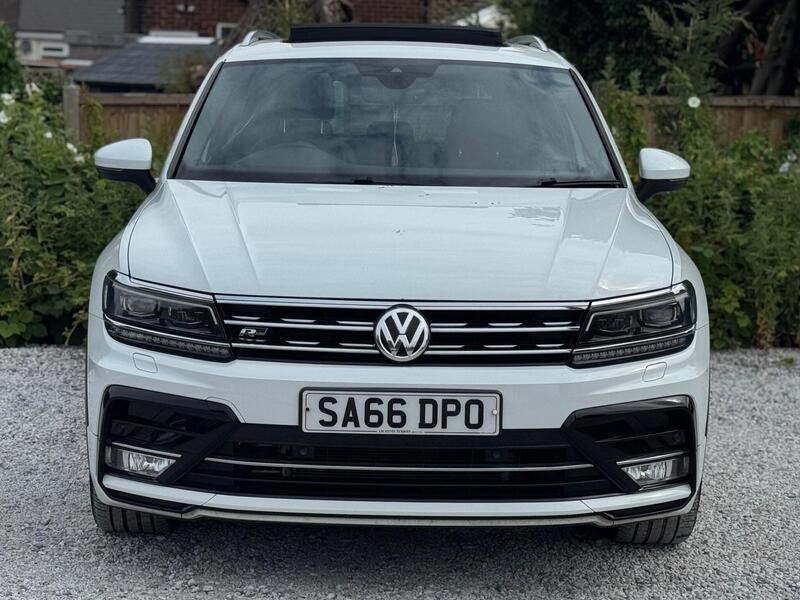 Volkswagen Tiguan view 4