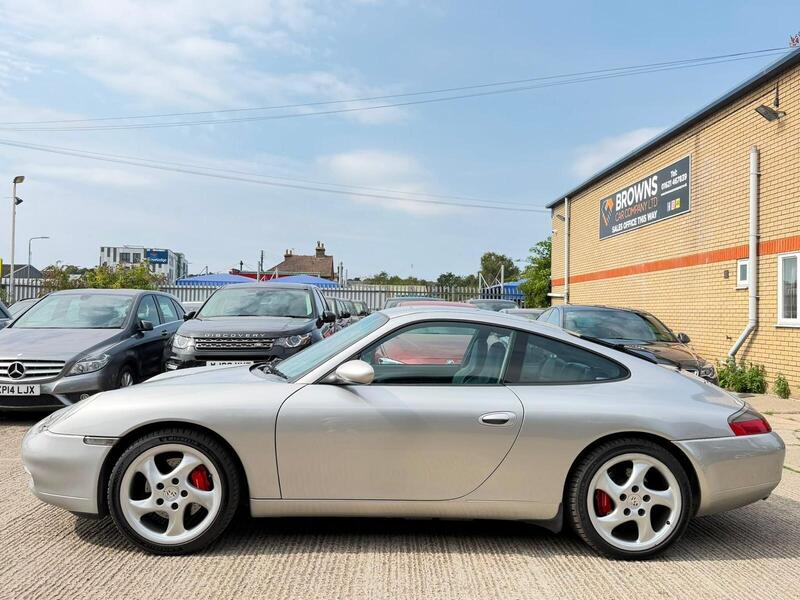 Porsche 911 view 6
