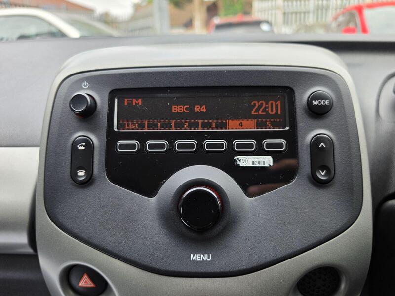 Toyota AYGO 1.0 VVT-i x-play Euro 5 5dr Euro 5 thumbnail 37