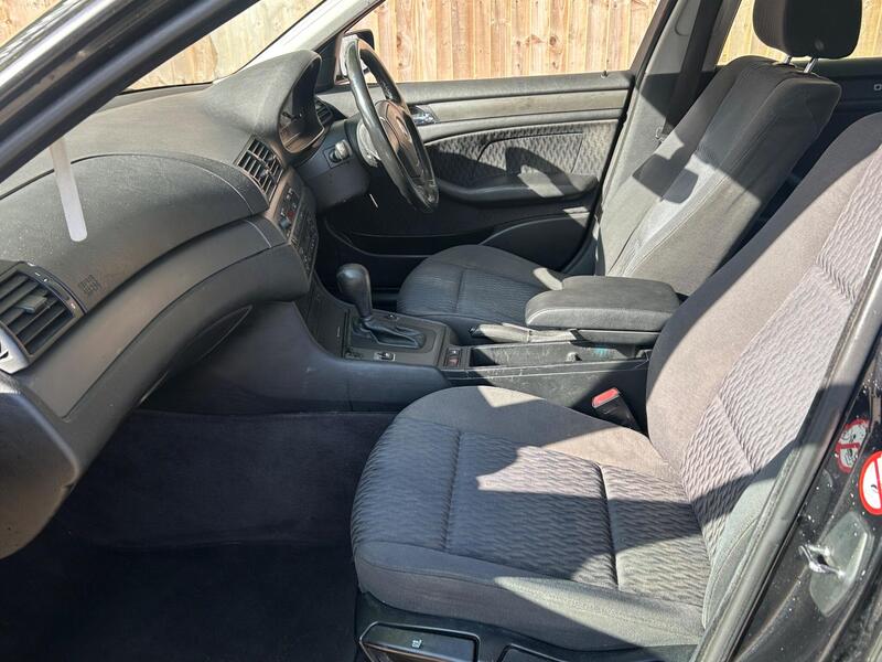 BMW 3 Series view 4