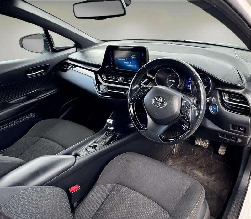 Toyota C-HR view 2