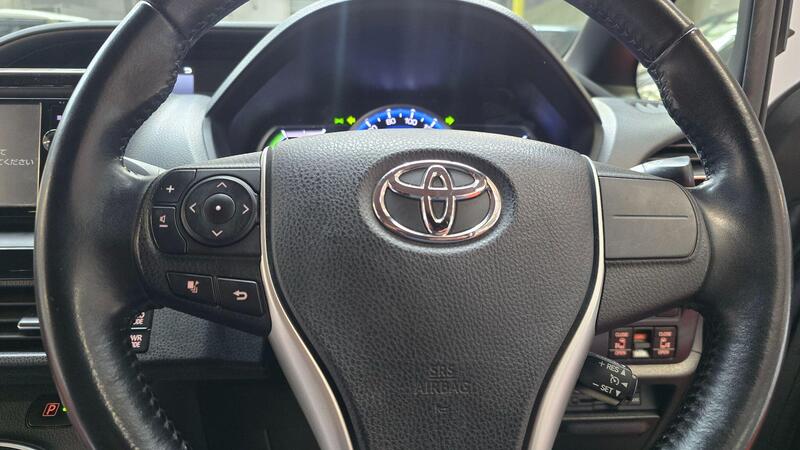 Toyota Voxy view 5