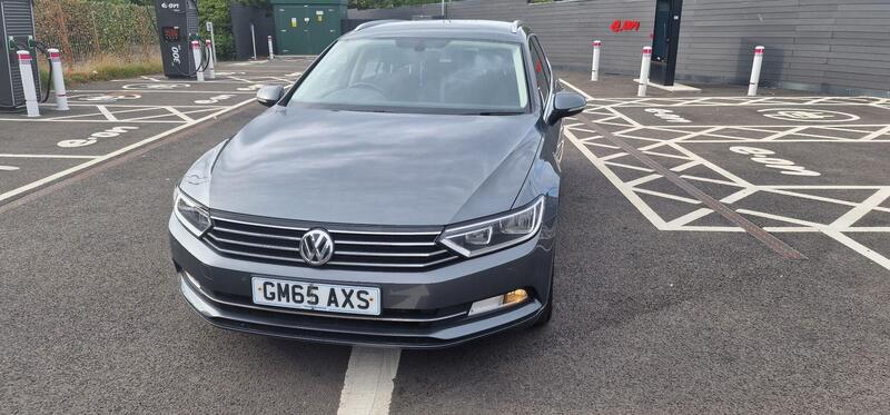 Volkswagen Passat view 3