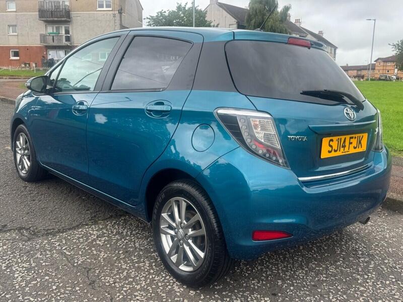 Toyota Yaris view 3