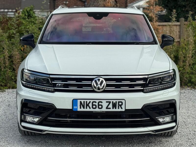 Volkswagen Tiguan view 4