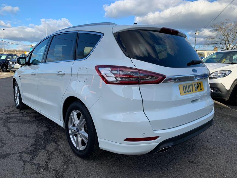 Ford S-Max view 3