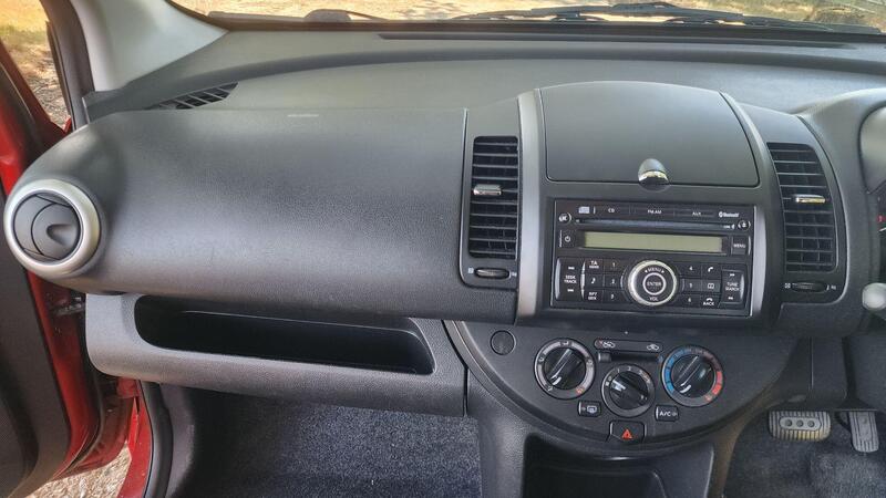 2010 Nissan Note — photo 26