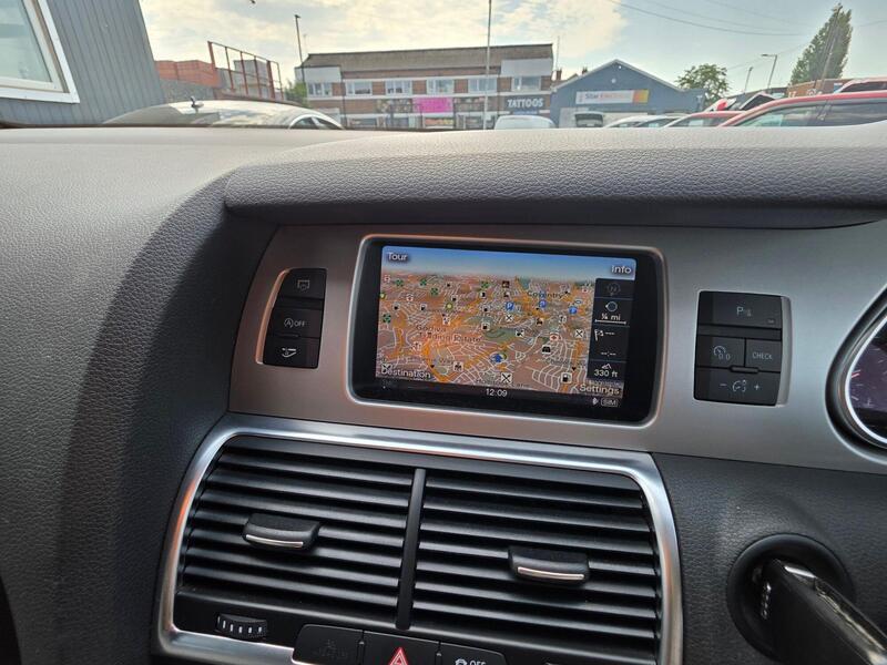Audi Q7 view 3