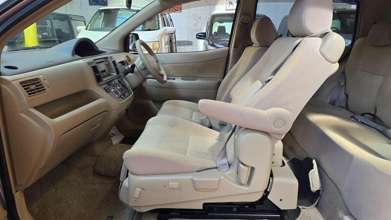 Toyota Raum view 16