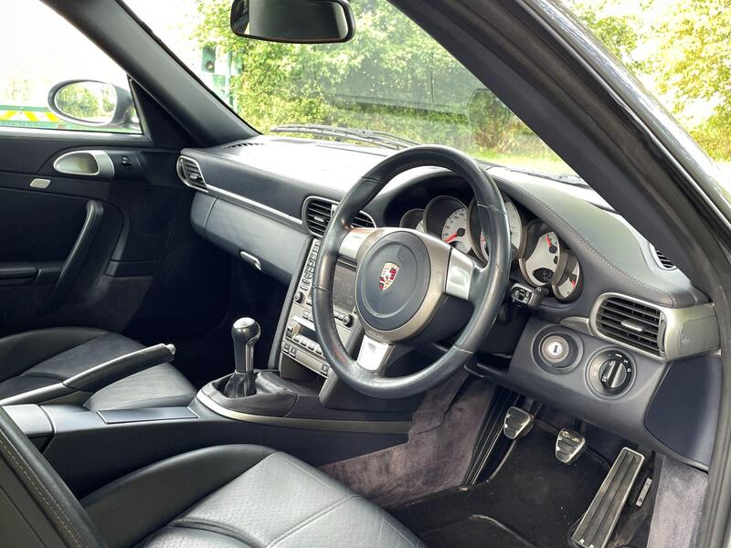 Porsche 911 view 18