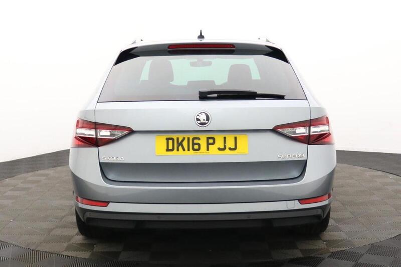 Skoda Superb view 5