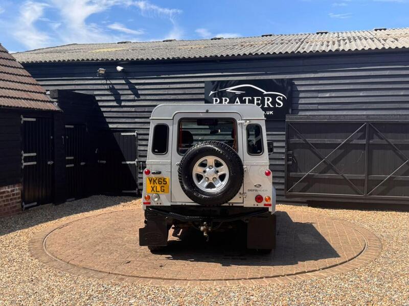 Land Rover Defender view 3