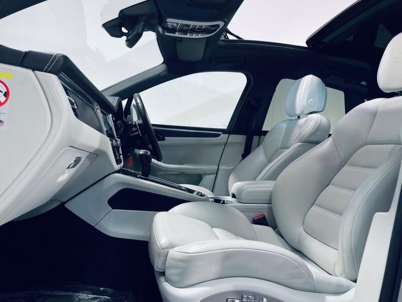 Porsche Macan view 2