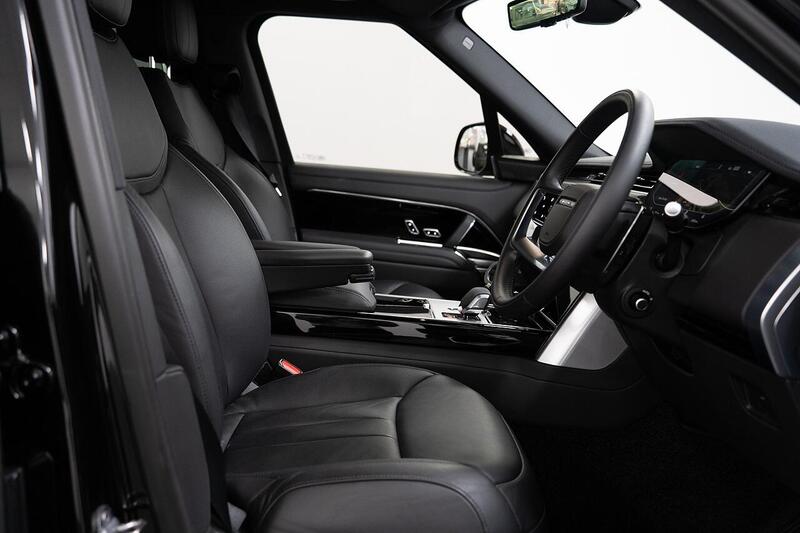 Land Rover Range Rover view 3