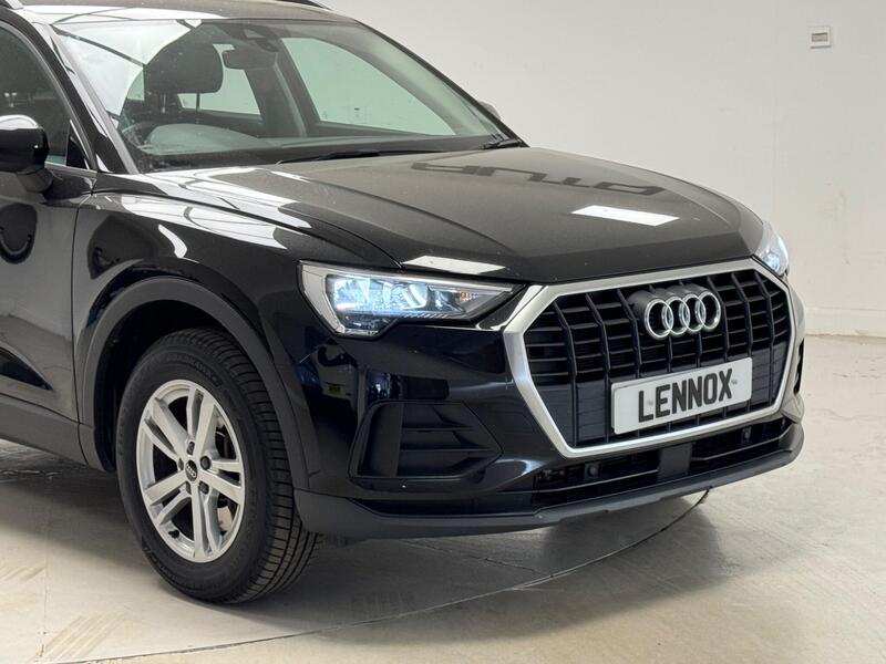 Audi Q3 view 5