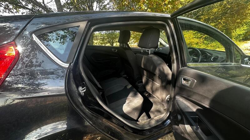 2015 Ford Fiesta — photo 9