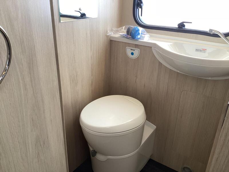 Auto-Trail Expedition C71 — image 19