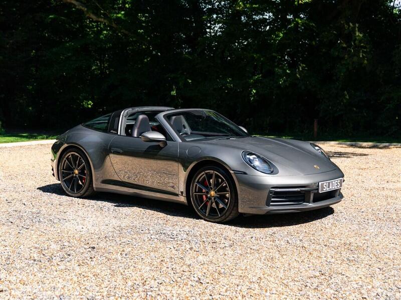 Porsche 911 view 7